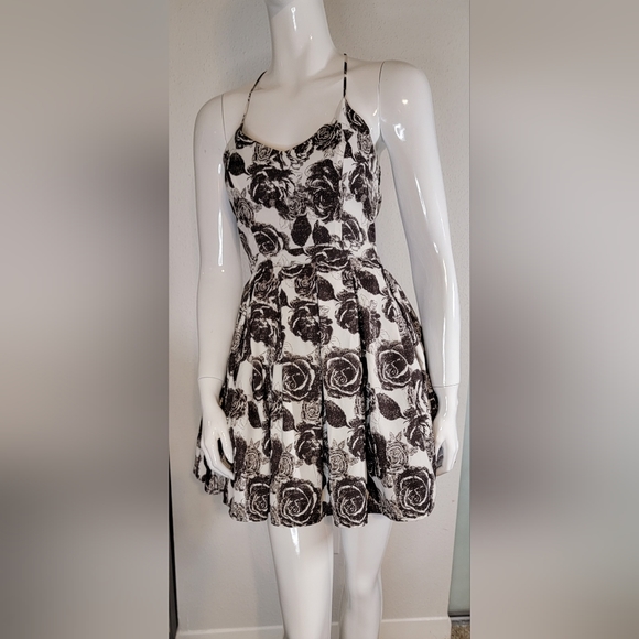 Forever 21 Dresses & Skirts - Forever 21 Spaghetti Black White Dress Small Cocktail‎ Formal Party Roses